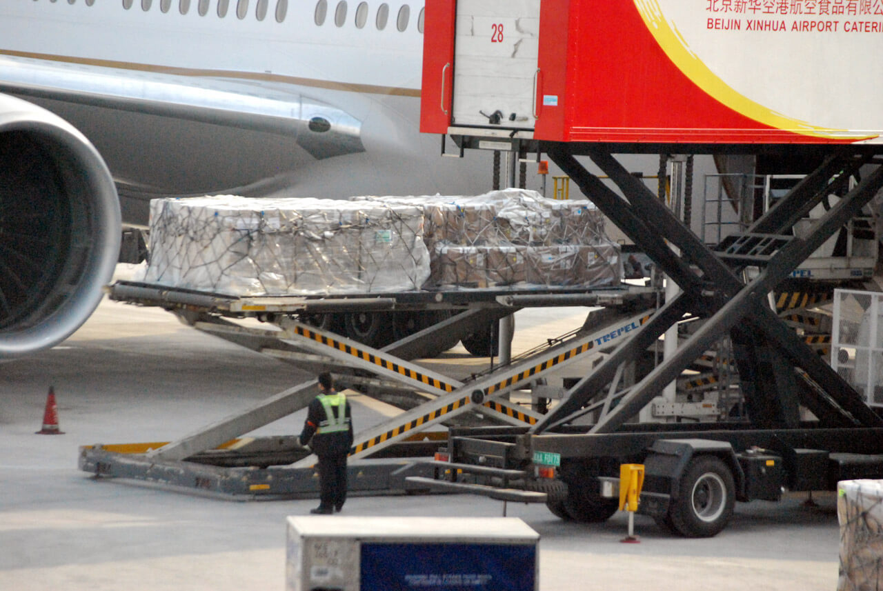 loading-freight-29612988965018lm.jpg