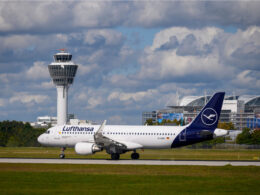 lufthansa_a320_at_munich_airport-3.jpg