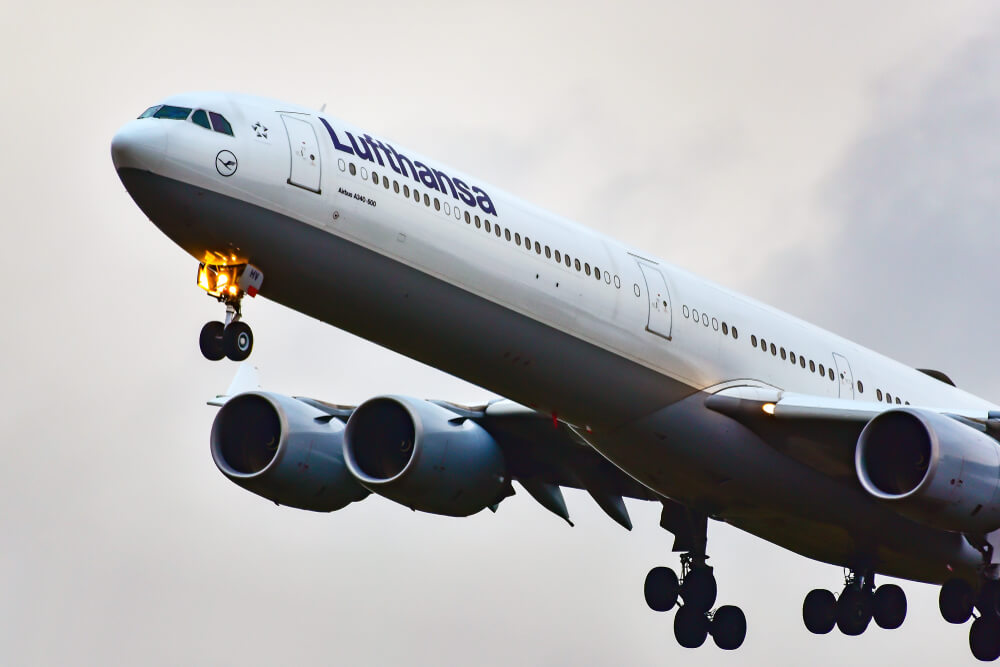 lufthansa_airbus_a340-600_taking_off_from_frankfurt_airport_fra.jpg