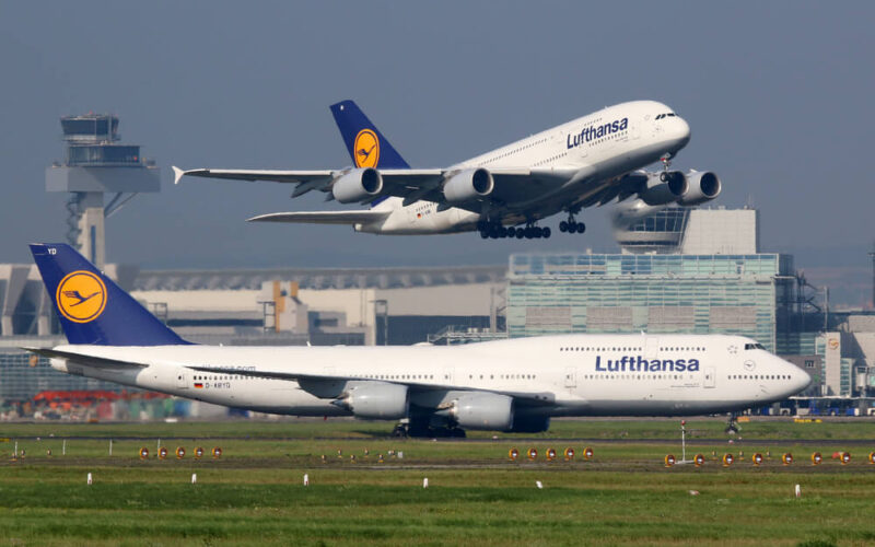 lufthansa_airbus_a380_and_boeing_747_at_frankfurt_airport_fra.jpg