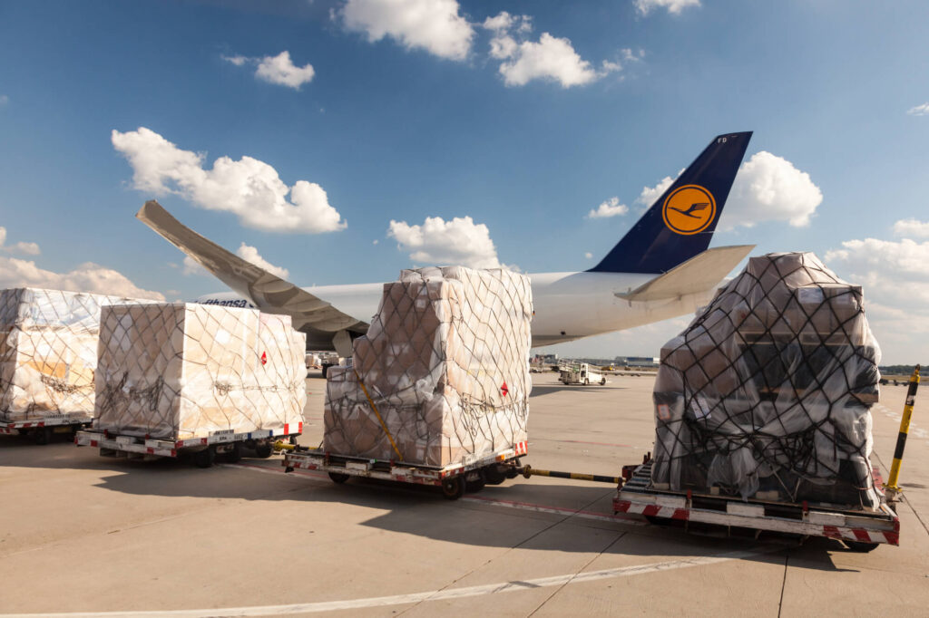 lufthansa_cargo_777_freighter_with_cargo_pallets.jpg