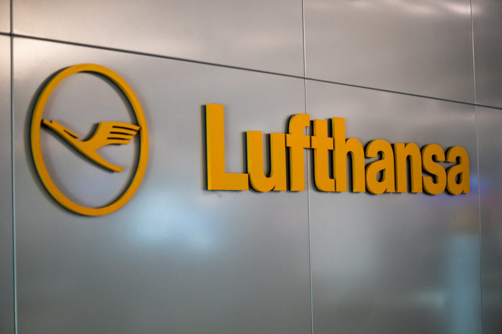lufthansa_logo_frankfurt_airport.jpg