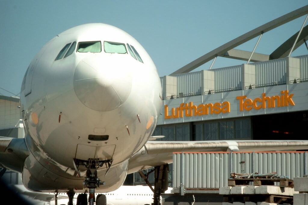 lufthansa technik hamburg airbus a340jpg lufthansa_technik_hamburg_-_airbus_a340.jpg
