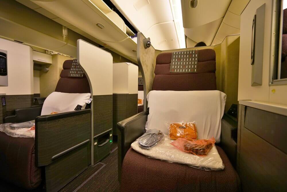 Luxurious Business Class by Japan Airlines 