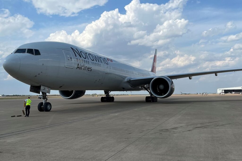 mammoth_freighters_announces_aviaam_leasing_as_777-300ermf_launch_customer_with_six_aircraft_order_and_a_40_aircraft_order_book_for_777_freighter_conversions.jpg