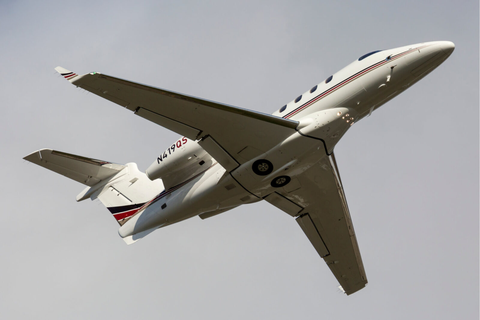 netjets_embraer_phenom_300.jpg AeroTime