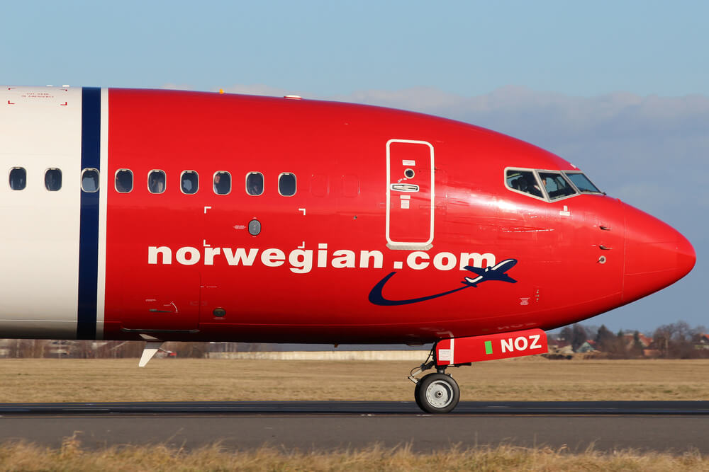 norwegian air boeing 737 taxiing on the runwayjpg norwegian_air_boeing_737_taxiing_on_the_runway.jpg