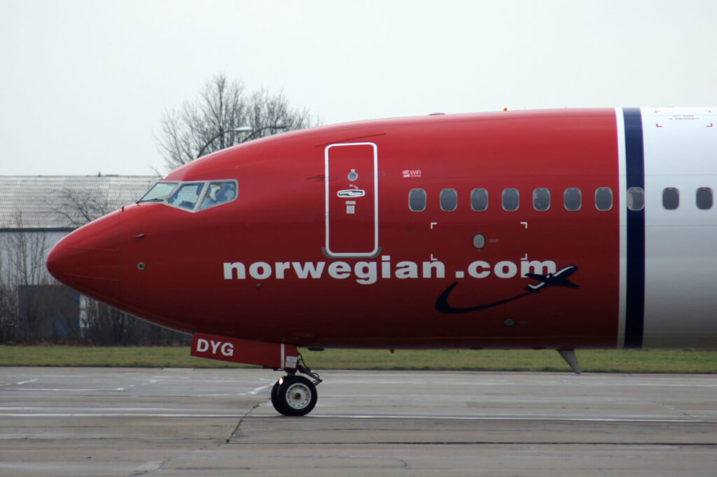 norwegian air shuttle boeing 737jpg norwegian_air_shuttle_boeing_737.jpg