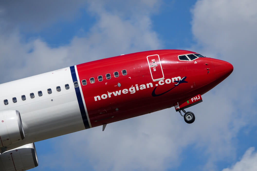 norwegian_air_shuttle_boeing_737-800_at_stockholm_arlanda_airport.jpg