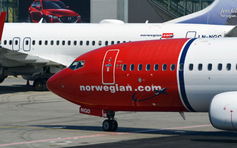 norwegian_air_shuttle_boeing_737_taxiing_at_oslo_airport_osl-1-1.jpg