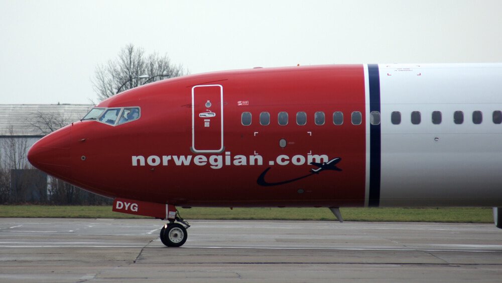norwegian_boeing_737-800_at_berlin_schonefeld_airport_sxf.jpg