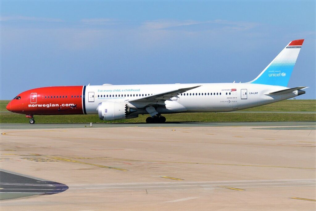 norwegian unicef livery ln lnt boeing 787 9 dreamliner 40665124403 3jpg norwegian_unicef_livery_ln-lnt_boeing_787-9_dreamliner_40665124403-3.jpg