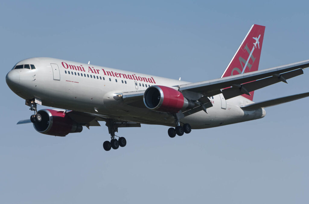 omni air boeing 767 landing at poznan airportjpg omni_air_boeing_767_landing_at_poznan_airport.jpg