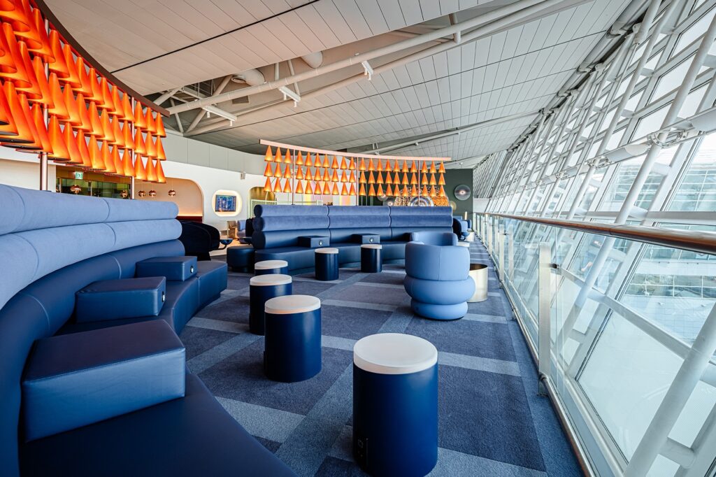 oneworld airport view lounge