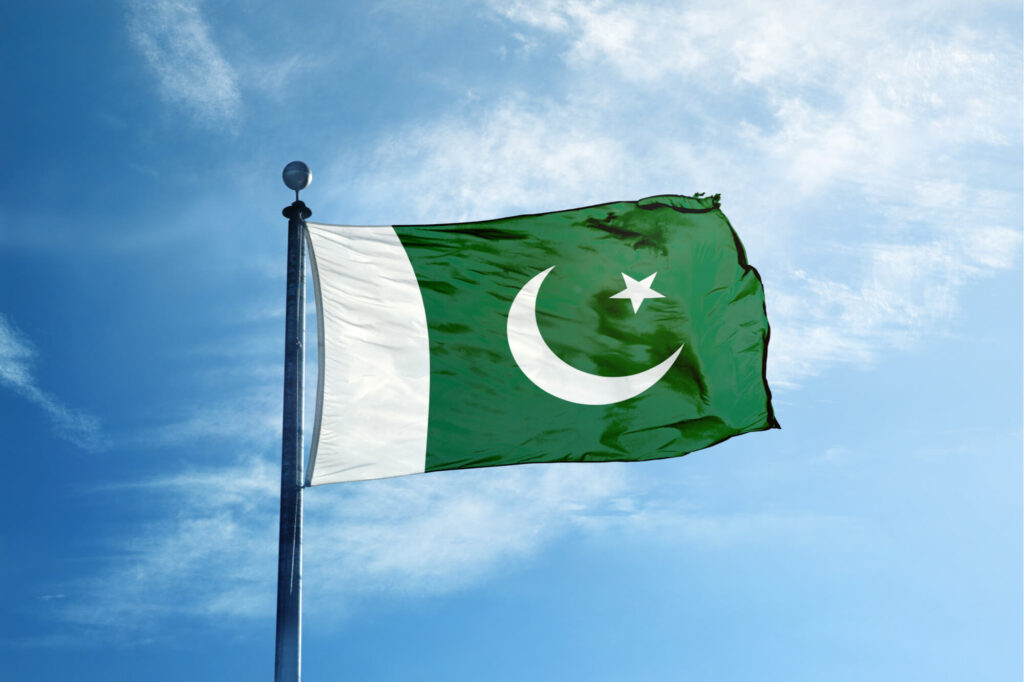 pakistan flag on a mastjpg pakistan_flag_on_a_mast.jpg