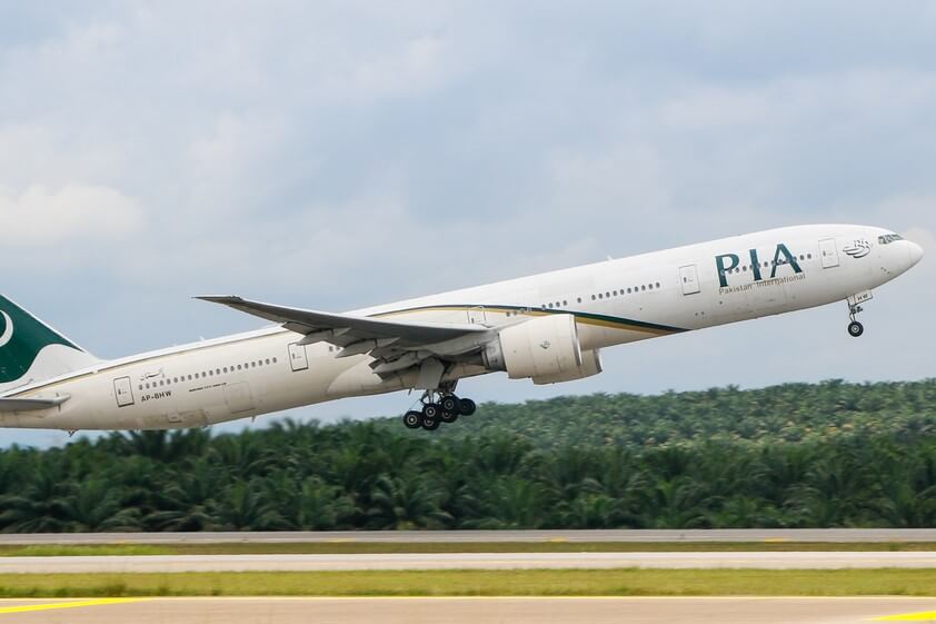 pakistan_international_airlines_boeing_777.jpg