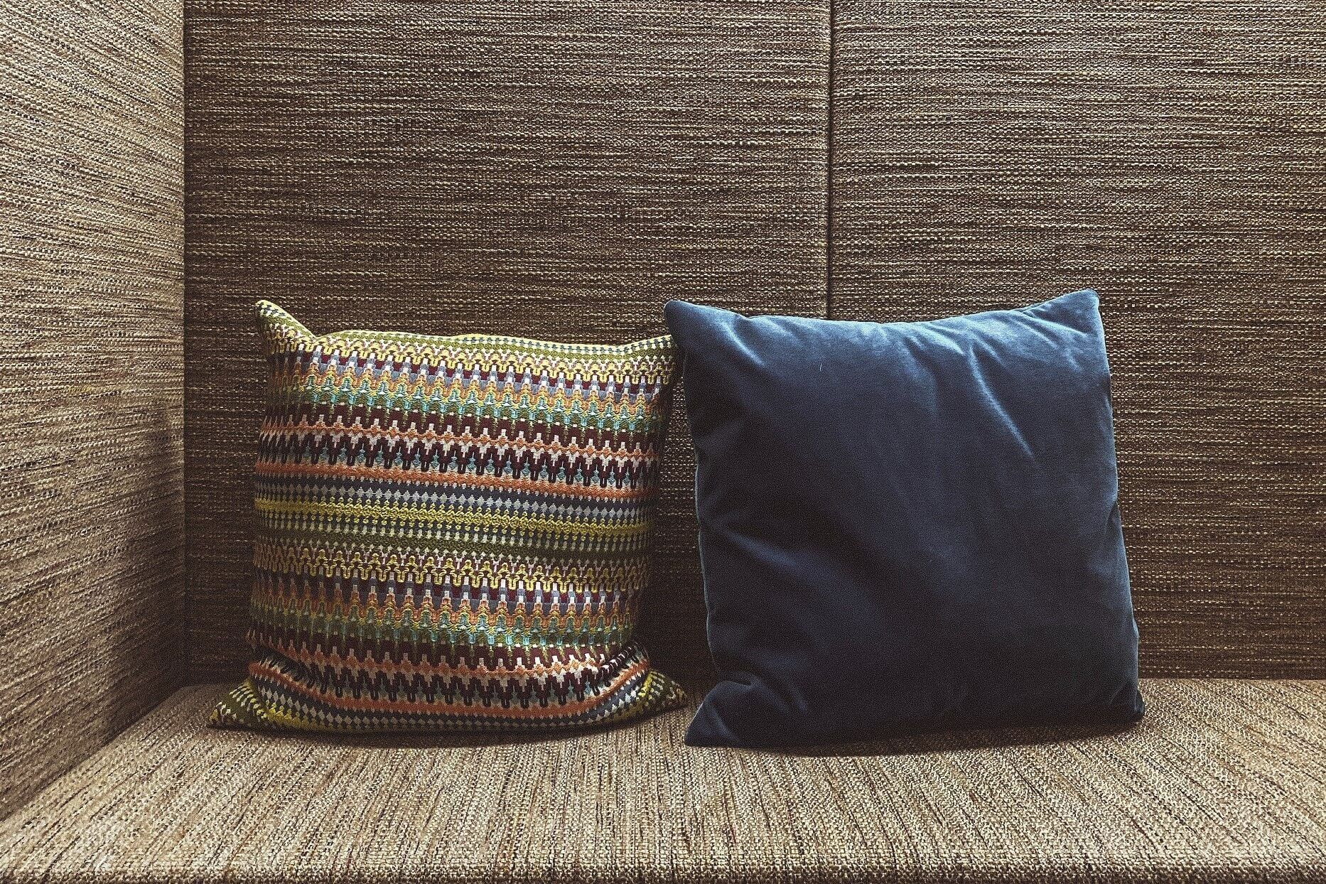pillows_on_plane.jpg