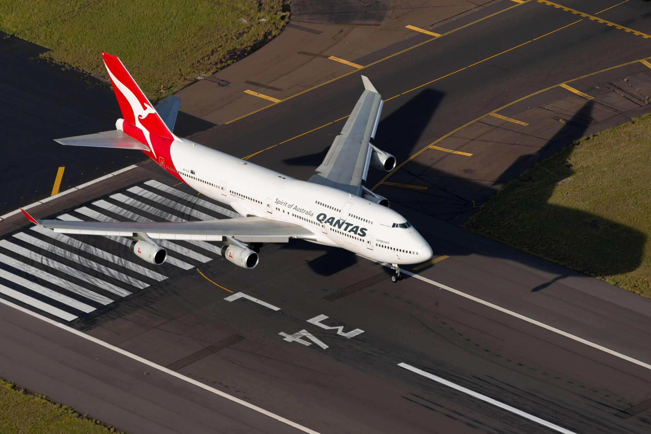 qantas_airways_boeing_747.jpg