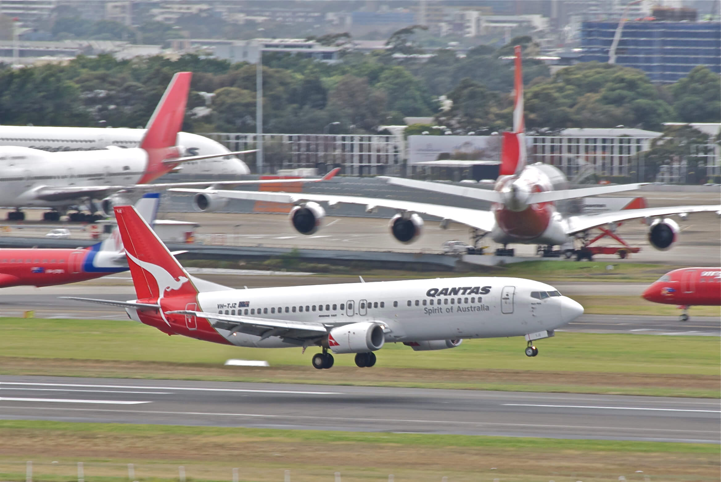Qantas Boeing 737-400 VH-TJZ