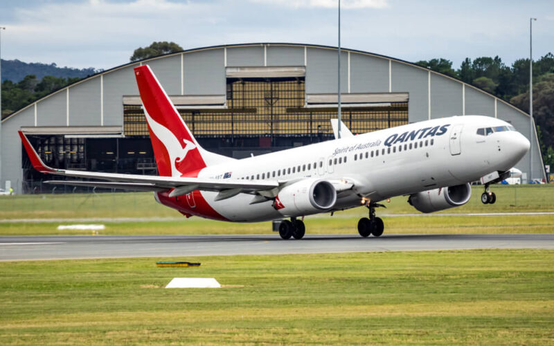 qantas_boeing_737_vh-vxt_departing_from_canberra_airport_in_front_of_a_hangar.jpg