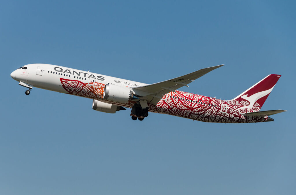 qantas_boeing_787_dreamliner_departing_london_heathrow_airport_lhr-1.jpg
