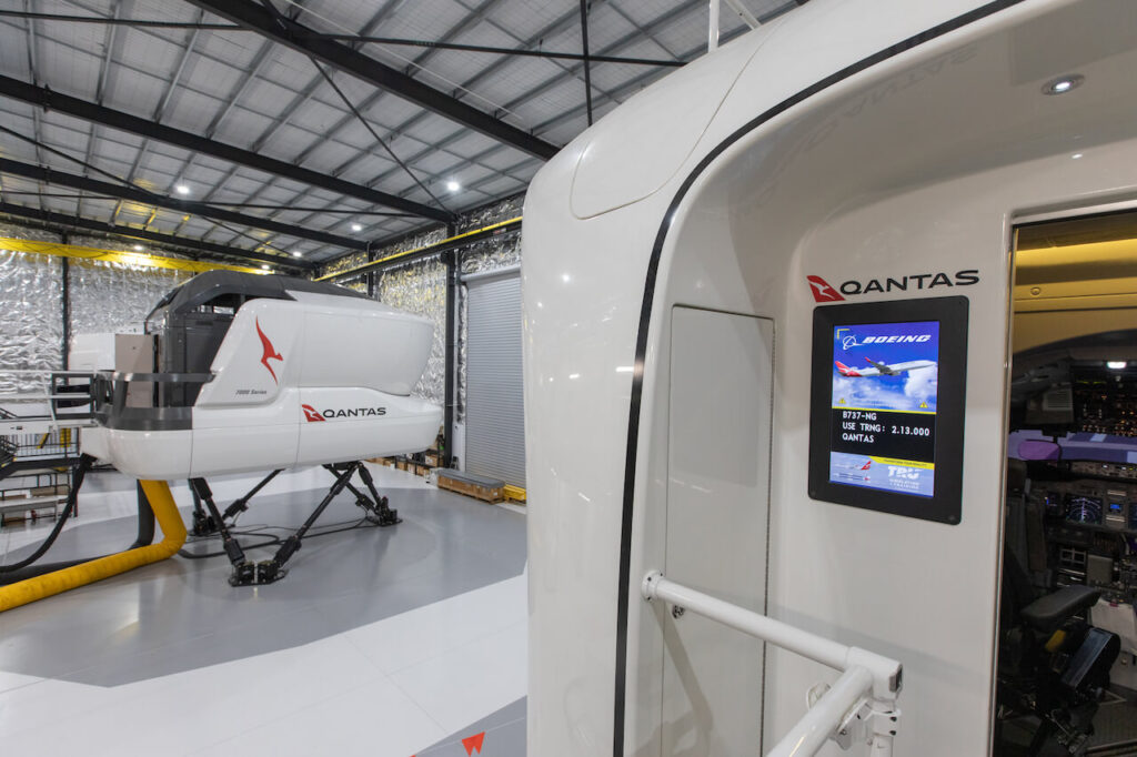 qantas_flight_simulator_b737_bne.jpg