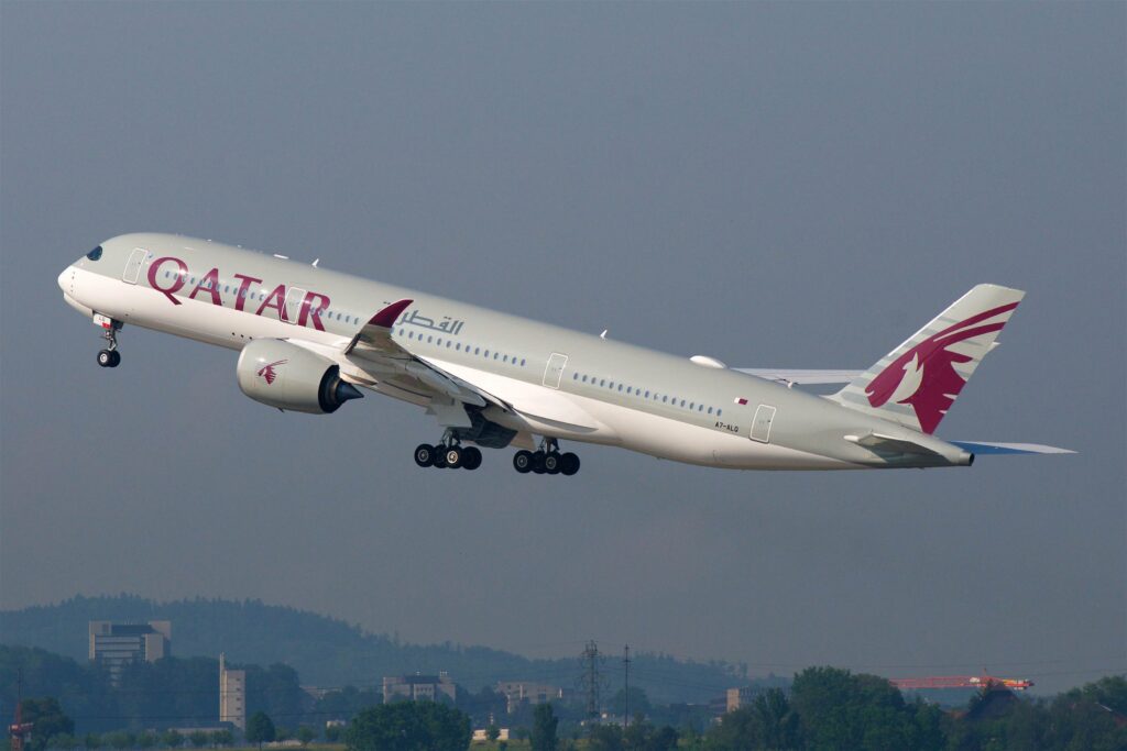 qatar_airways_a350-2-1.jpg