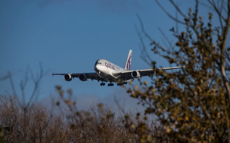qatar_airways_airbus_a380_landing.jpg