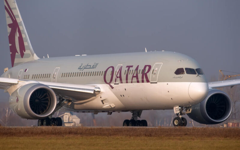 qatar_airways_boeing_787_dreamliner_in_moscow_domodedovo_airport.jpg