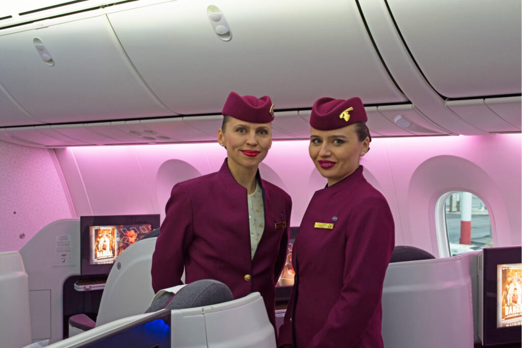 qatar airways flight attendantsjpg qatar_airways_flight_attendants.jpg