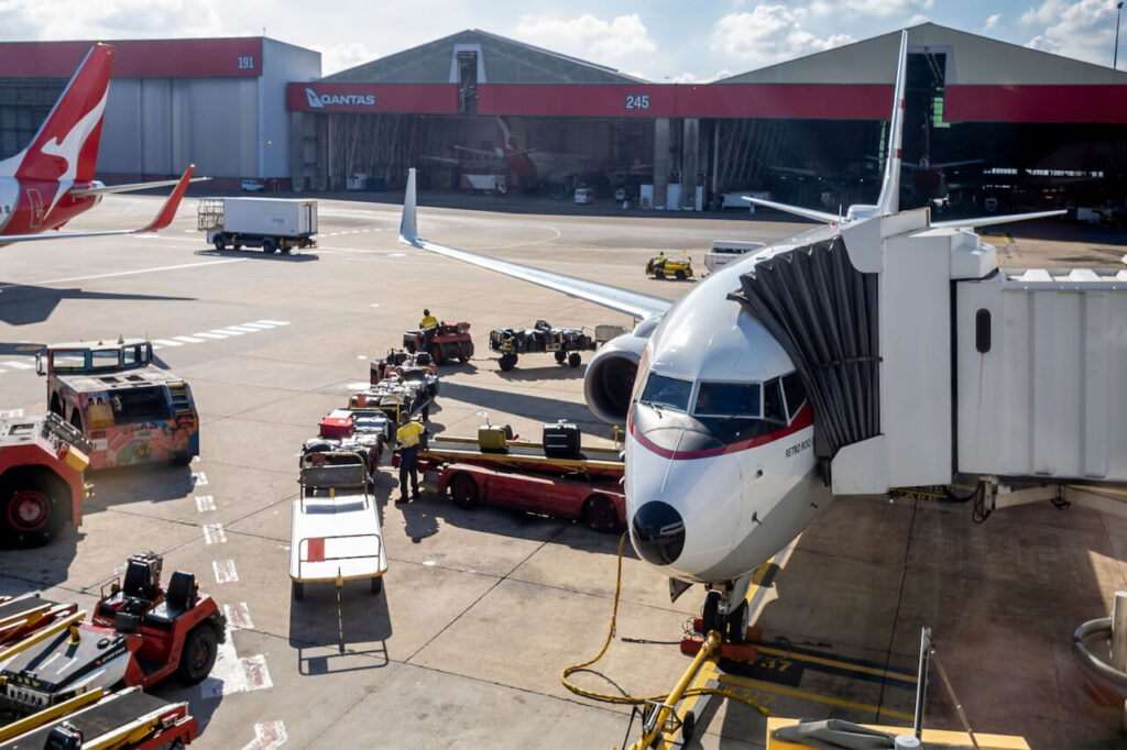 qf invites execs and managers to work at airportjpg qf_invites_execs_and_managers_to_work_at_airport.jpg