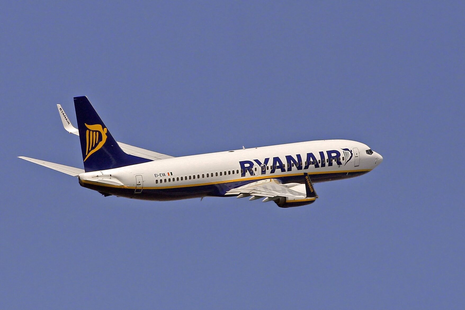 ryanair_boeing_737-1.jpg