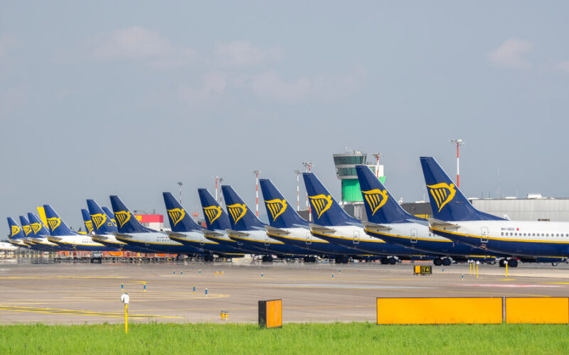 ryanair_boeing_737_aircraft_parked_at_milan_bergamo_airport.jpg
