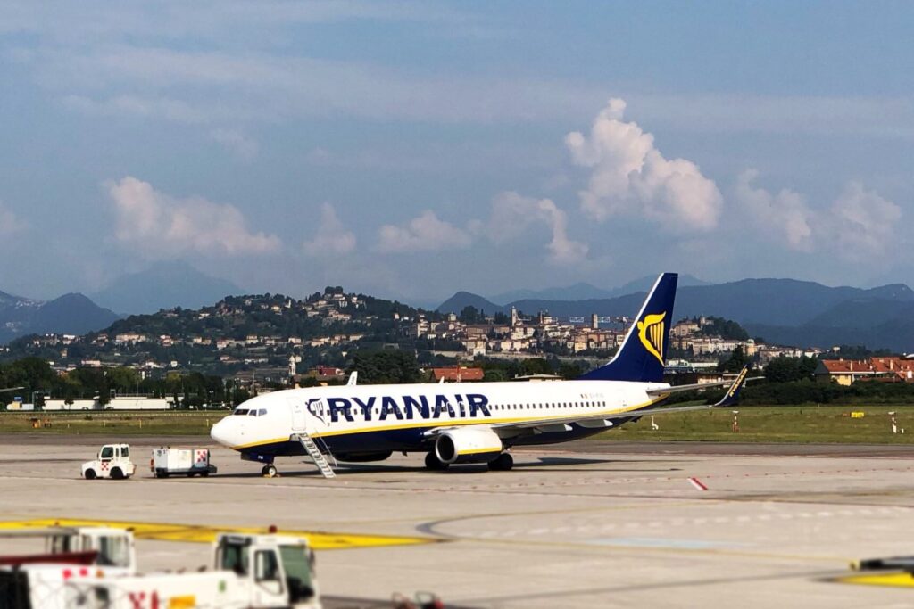 ryanair_boeing_737_in_bergamo.jpg