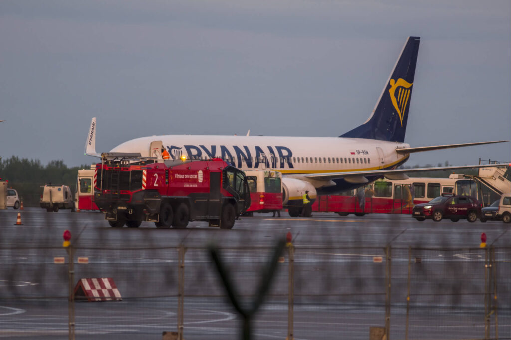 ryanair_flight_fr4978_in_vilnius_airport.jpg