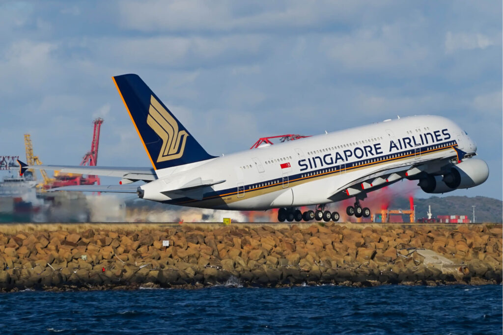 singapore_airlines_a380_taking_off_from_sydney_airport.jpg