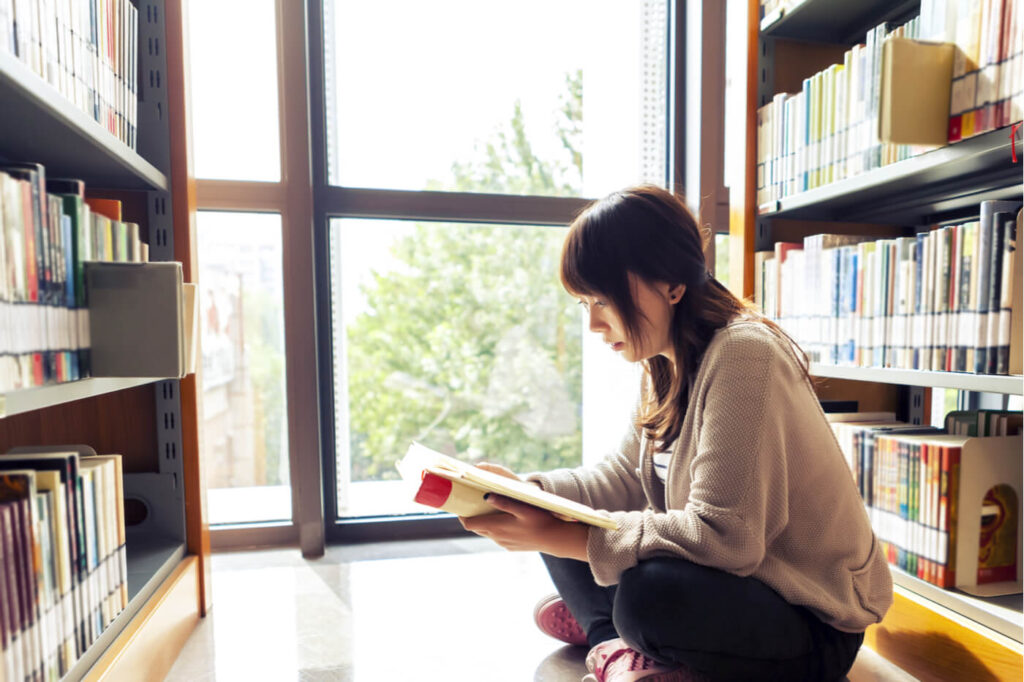 south korean student in libraryjpg south_korean_student_in_library.jpg