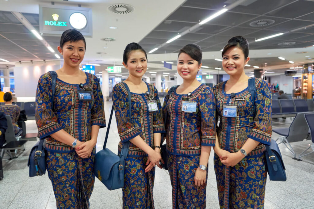 sq_to_hire_cabin_crew_from_s_korea_thailand_taiwan.jpg