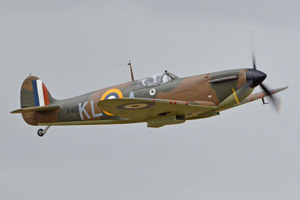 supermarine_spitfire_i_‘x4650_-_kl-a_g-cguk_22315823000.jpg