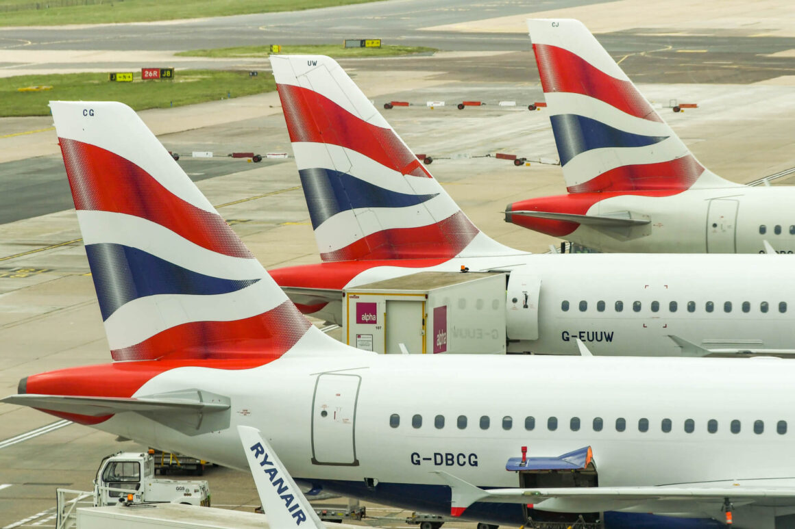 tail_fins_of_three_british_airways_jets_at_gatwick_airport.jpg AeroTime