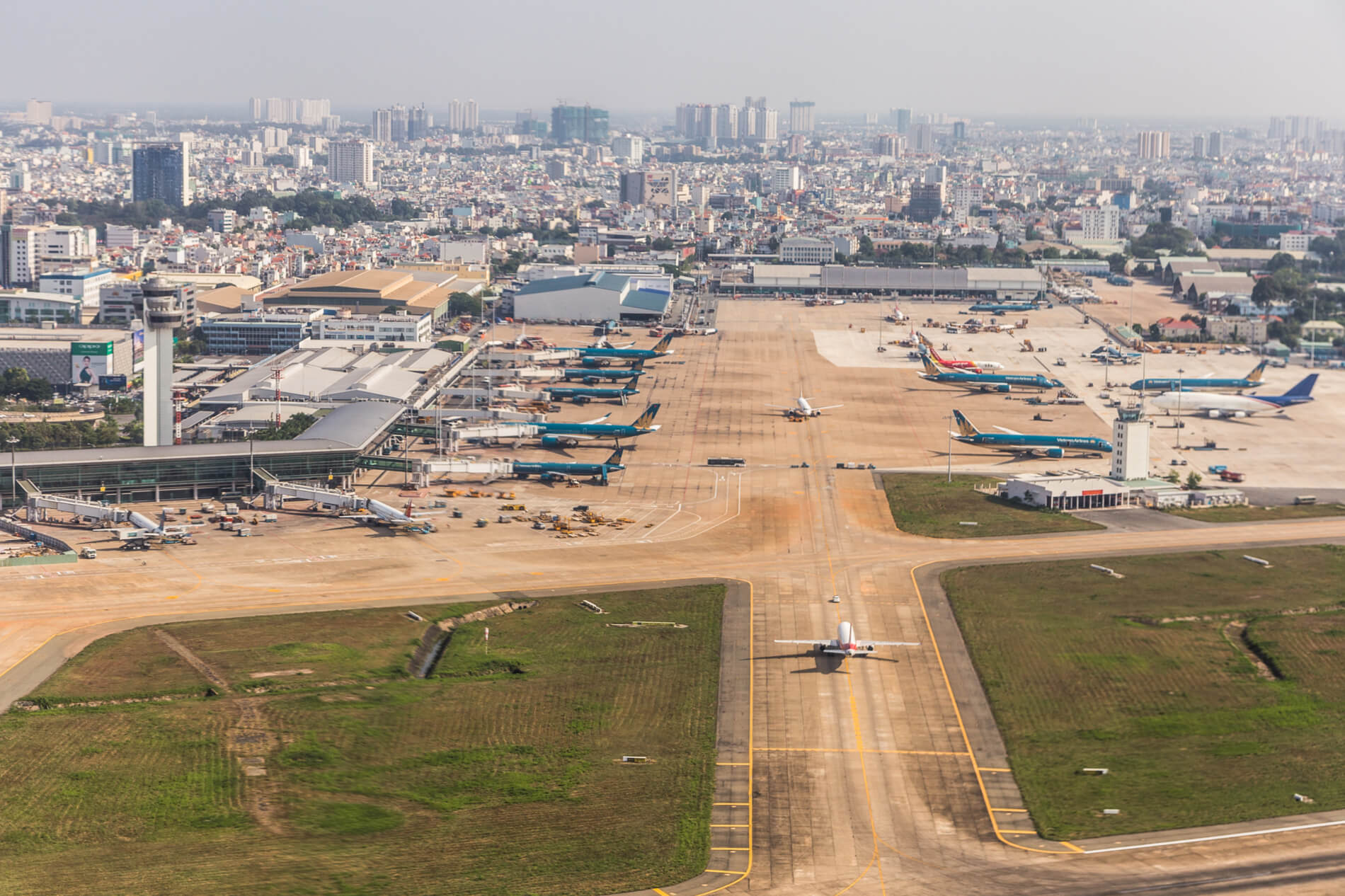 tan_son_nhat_international_airport_in_ho_chi_minh_city.jpg
