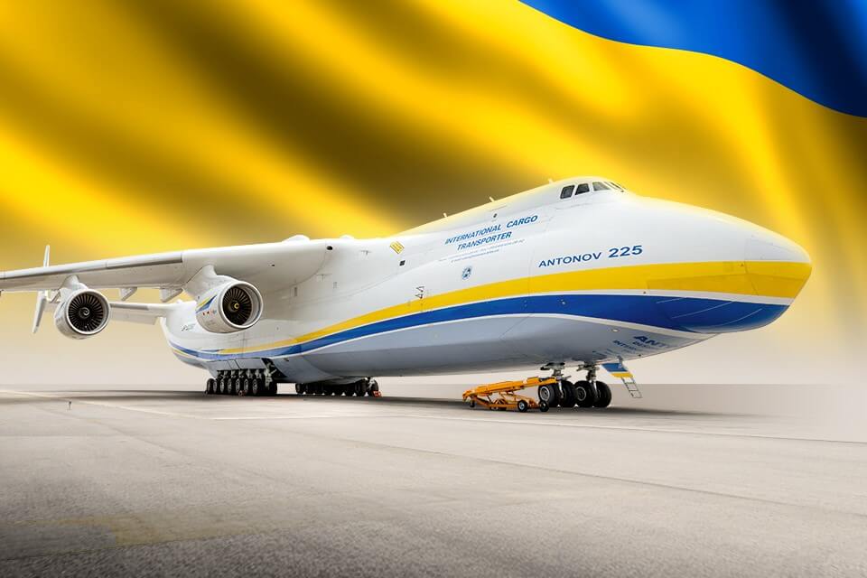 the_antonov_an-225_mriya_and_the_flag_of_ukraine.jpg