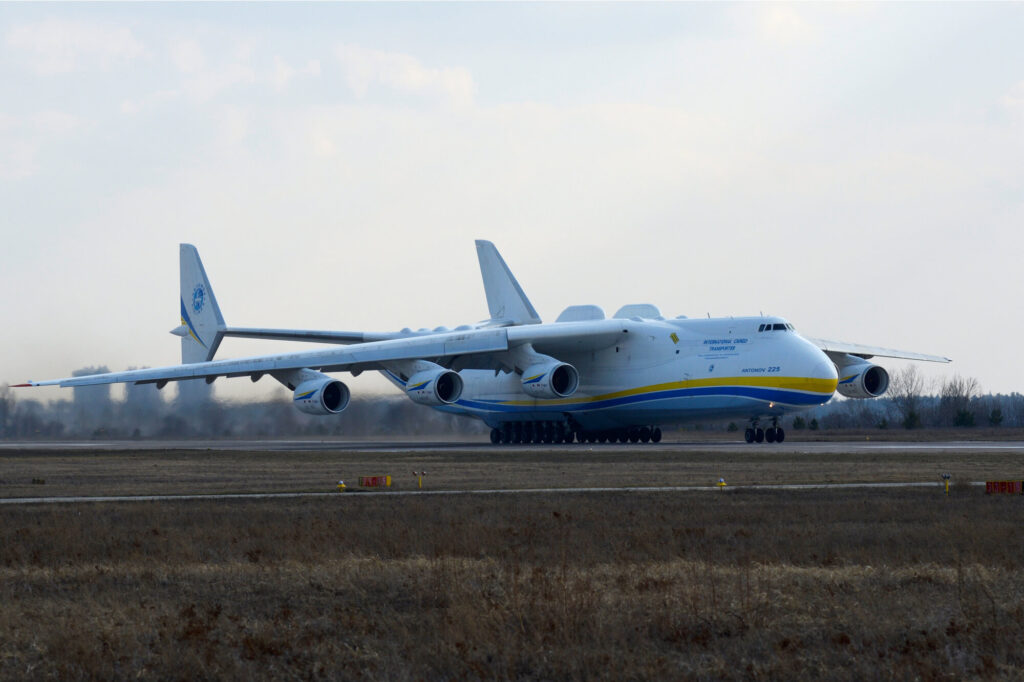 the_antonov_an-225_mriya_in_hostomel.jpg