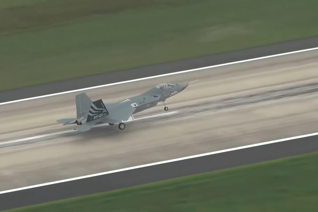 the_prototype_of_kf-21_boramae_fighter_taking_off.jpg