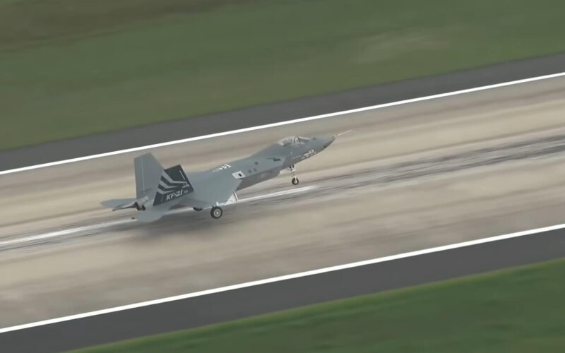 the_prototype_of_kf-21_boramae_fighter_taking_off.jpg