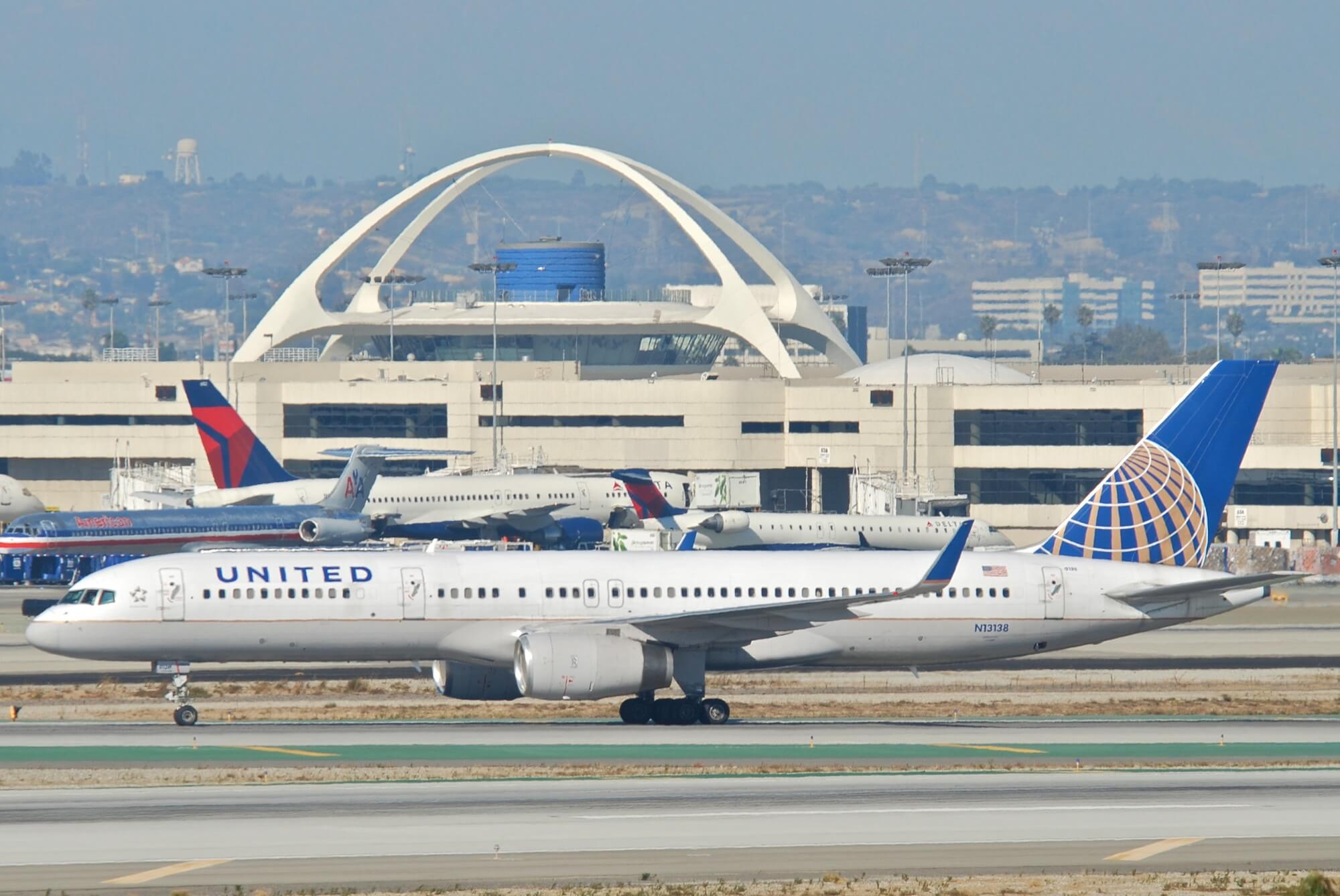 the_united_airlines_boeing_757_n13138.jpg