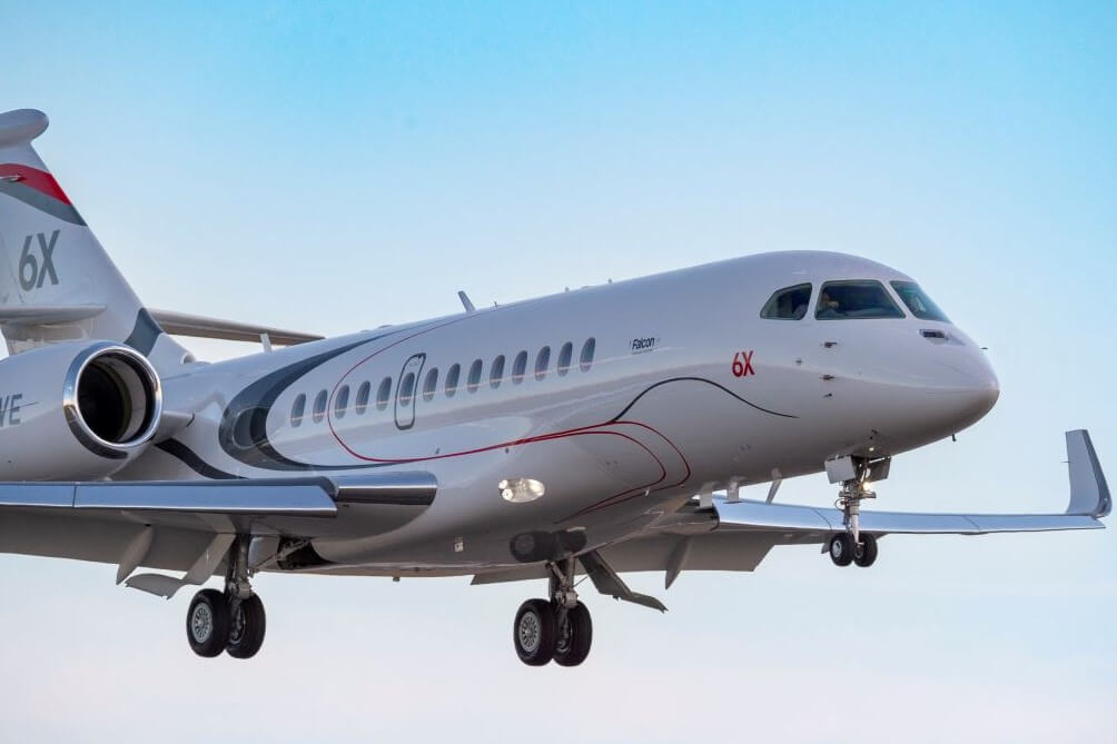 third dassault falcon 6x taking offjpg third_dassault_falcon_6x_taking_off.jpg