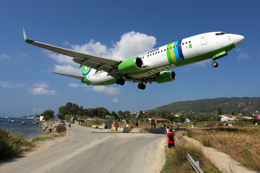 transavia airlines boeing 737 800 being welcomed at skiathos by planespottersjpg transavia_airlines_boeing_737-800_being_welcomed_at_skiathos_by_planespotters.jpg