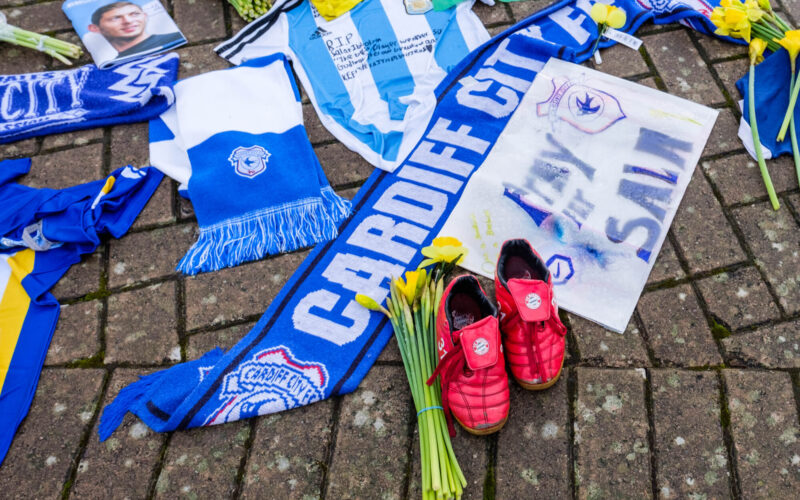 tributes_to_emiliano_sala_in_cardiff.jpg