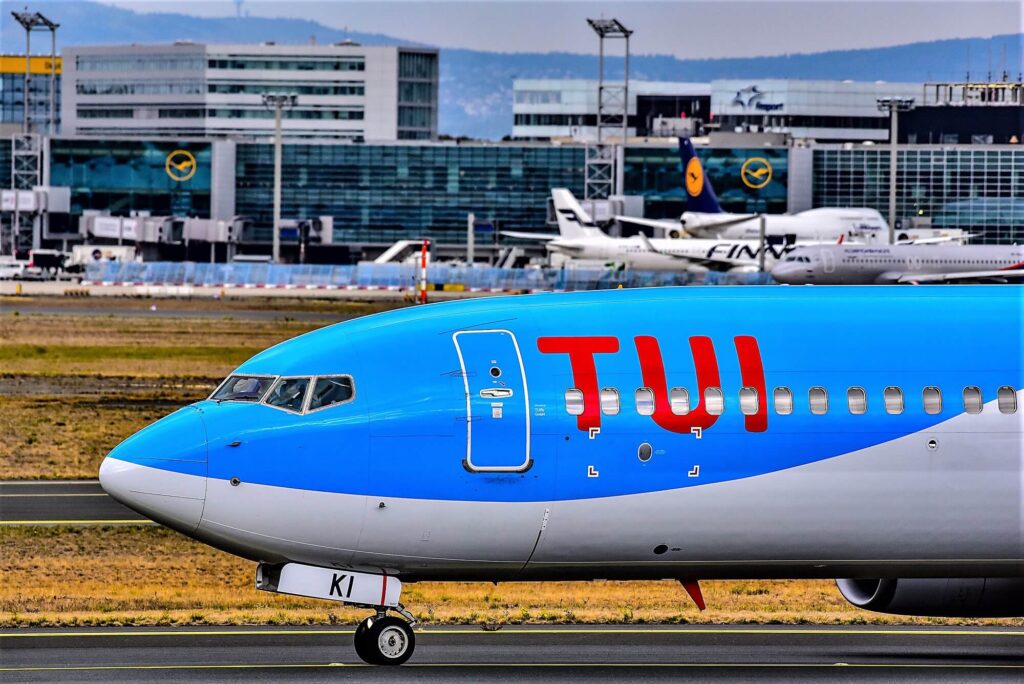 tui_fly_airlines_boeing_737-800.jpg